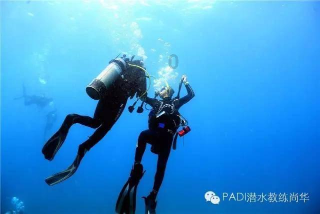艾米高中校服