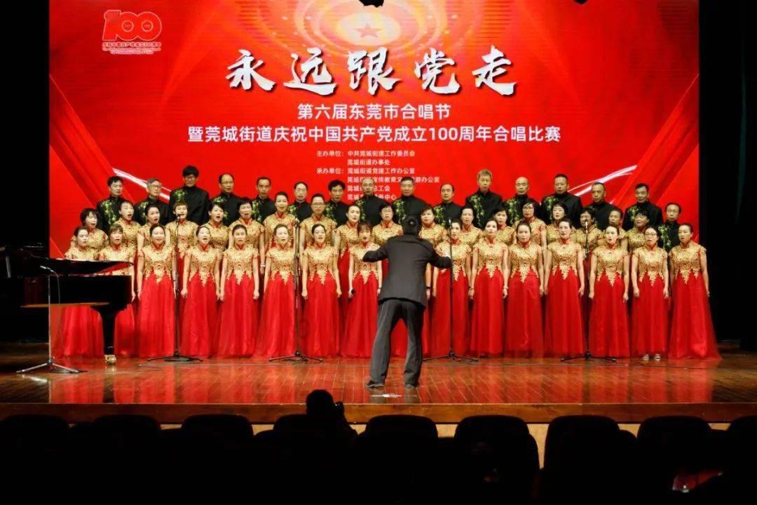 2024春运首日 江苏书法家为旅客送“福”