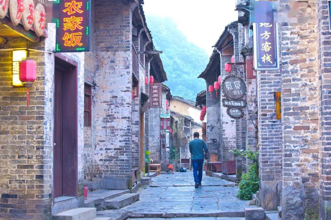狠人我白哥,胜仗打得多,单排上分相当快,对手见了直哆嗦